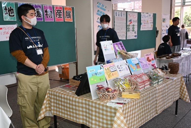 ボランティア活動支援室学生スタッフの被災地物産展