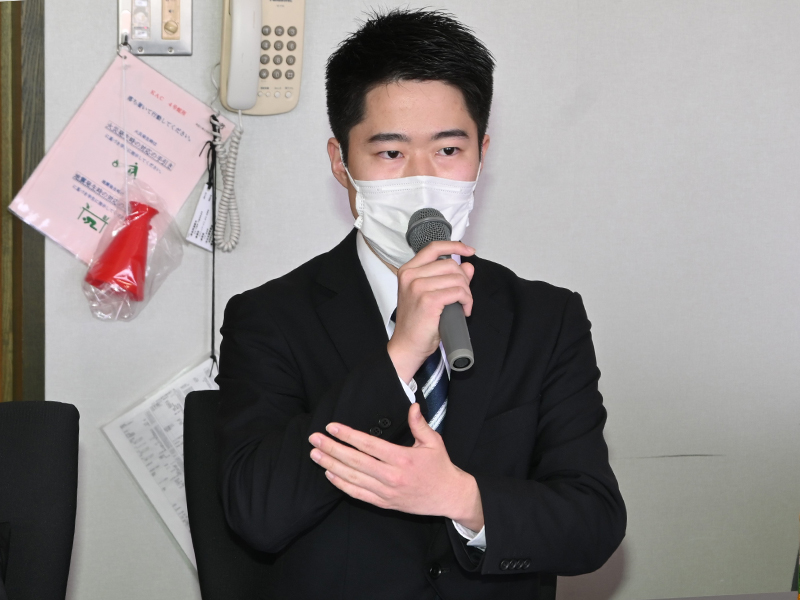 発言する西岡佑眞さん