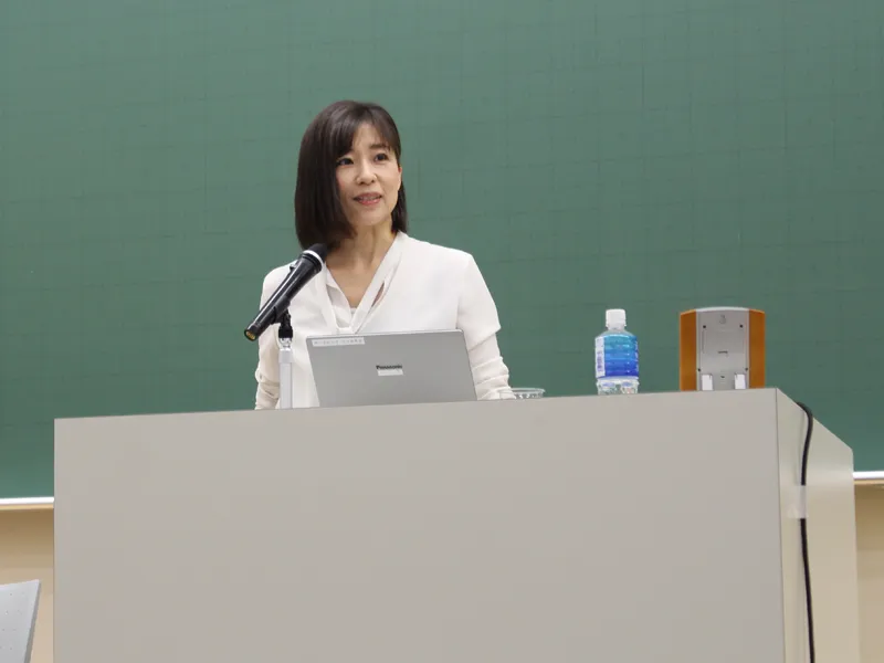 講義をする鵜殿氏