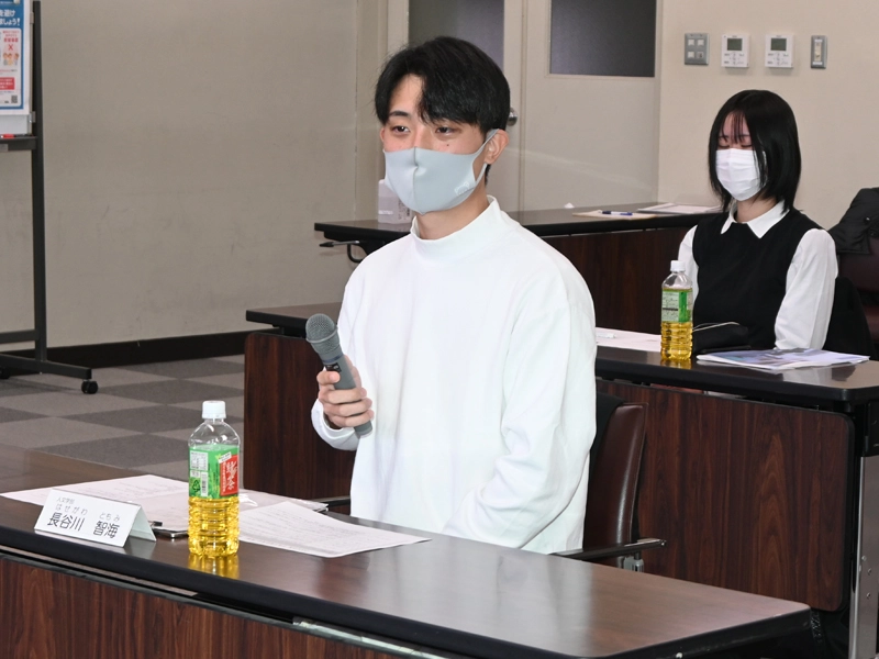 活動について話す長谷川さん
