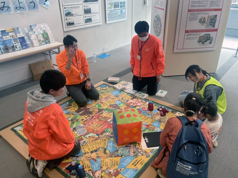 防災すごろくで学ぶ参加者