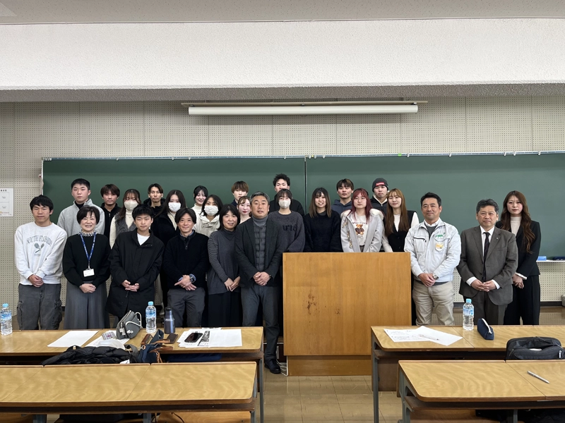 成果発表会の参加者で記念写真