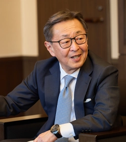 備酒 伸彦 学長