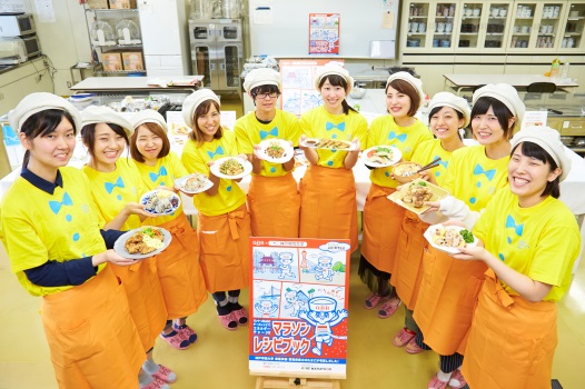 試食会では、六甲バター、神戸マラソン実行委員会、大学関係者の方々に掲載が決定したメニューを試食いただきました