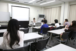 参加者の方が参加動機を語っていただくことから認知症に関する懇親会が始まり、石ア准教授と長谷川准教授が認知症に関する説明を実施