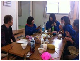 写真3:編み物会(第2集会所) ②