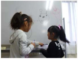 写真6:子どもの遊ぶ様子(第5集会所) ①