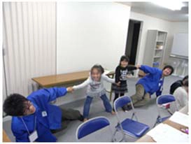 写真7:子どもの遊ぶ様子(第5集会所) ②
