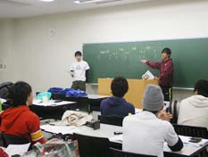 グループ分けの様子(写真①)
