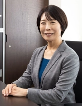 村井 佳比子 教授