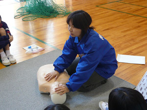 学生ボランティアによる　市民救命士講習