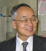 経営学部長・学長補佐 角野 信夫