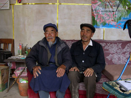 チベット族の農家を訪問（四川省小金県）