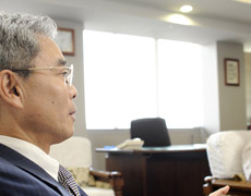 岡田豊基学長　法学部法律学科教授