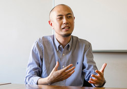 人文学部講師　前田拓也