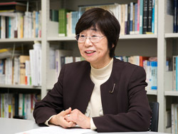 人文学部准教授 前田 志壽代