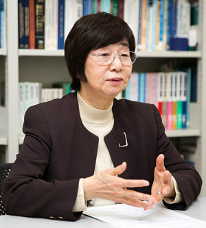 人文学部准教授 前田 志壽代