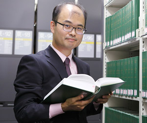 小松昭人 法学部 准教授