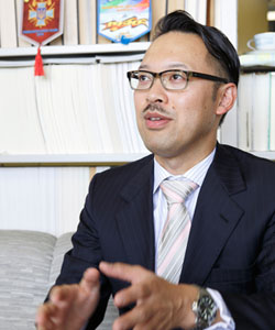 岡部芳彦 経済学部 准教授