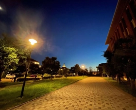 夜のポートアイランドキャンパスを撮影した作品で、濃紺のグラデーションがうまく表現されていました。