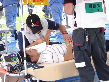 救護所設置運営訓練に負傷者役で参加(画像)